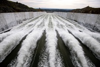 Water flowing from main Oroville Spillway